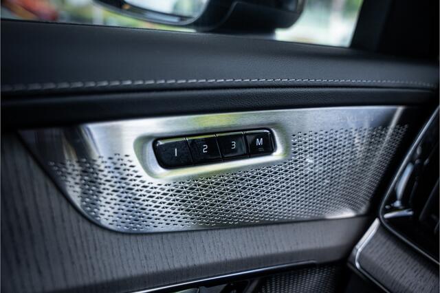 Volvo XC90 T8 Plug-in hybrid AWD ULTRA DARK **Lucht vering** Trekhaak**Panodak B&W**Stoelventilatie+Massage