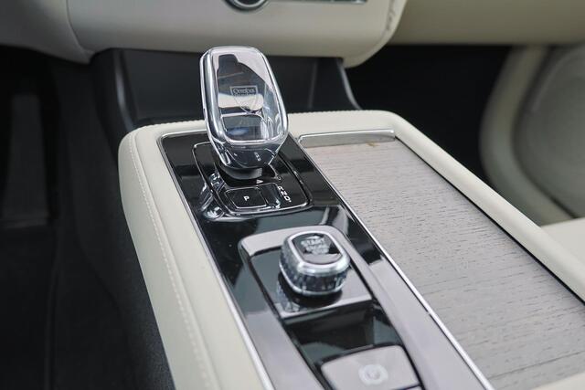 Volvo XC90 T8 Recharge AWD Plus Dark - Panorama/schuifdak - IntelliSafe Assist & Surround - 360º Camera - Bowers & Wilkins audio - Adaptieve LED koplampen - Verwarmde voorstoelen, stuur & achterbank - Parkeersensoren voor & achter - Elektr. bedienb. voorstoelen met