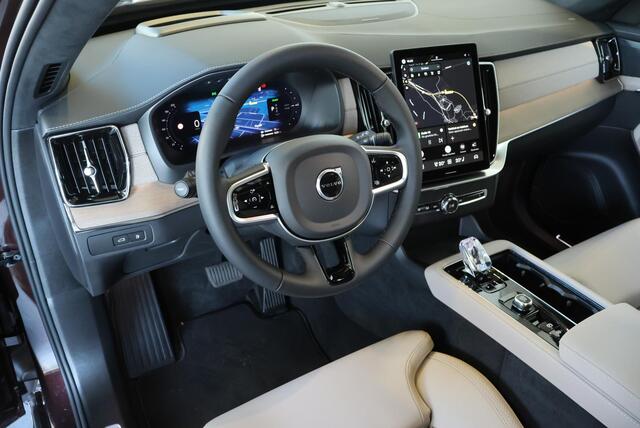 Volvo XC90 T8 Plug-in hybrid AWD Ultra Bright | Demo Deal | Luchtvering | Harman Kardon Premium Audio | Adaptive Cruise Control | 360° Parkeercamera | Parkeersensoren voor + achter | Parkeerverwarming | Stoelverwarming | Stuurwielverwarming
