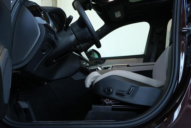 Volvo XC90 T8 Plug-in hybrid AWD Ultra Bright | Demo Deal | Luchtvering | Harman Kardon Premium Audio | Adaptive Cruise Control | 360° Parkeercamera | Parkeersensoren voor + achter | Parkeerverwarming | Stoelverwarming | Stuurwielverwarming