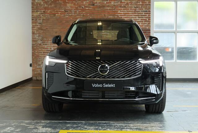 Volvo XC90 T8 Plug-in hybrid AWD Ultra Bright | Demo Deal | Panoramadak | Google infotainment | Stoelverwarming | Stuurwielverwarming | Parkeerverwarming | 7-zitplaatsen | Luchtvering | Volvo Guard Alarm | Parkeersensoren voor + achter | 360° Parkeercamera