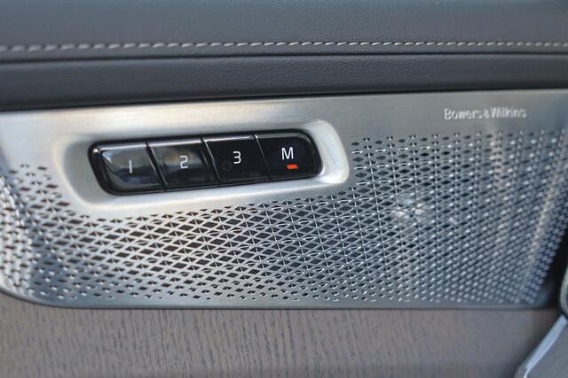 Volvo XC90 T8 Recharge AWD Plus Dark - Luchtvering - Panorama/schuifdak - IntelliSafe Assist & Surround - 360º Camera - Bowers & Wilkins audio - Adaptieve LED koplampen - Verwarmde voorstoelen, stuur & achterbank - Parkeersensoren voor & achter - Elektr. bedienb. vo