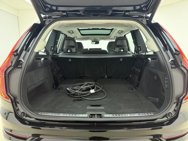Volvo XC90 T8 Plug-in hybrid AWD Ultra Dark | Schuif\kantel dak | B & W Audio | Voorstoelen verwarmd en verkoeld | Trekhaak |