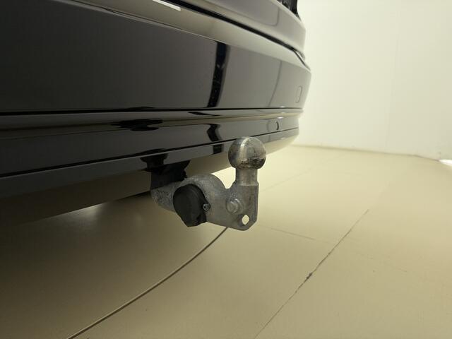 Volvo XC90 T8 Plug-in hybrid AWD Ultra Dark | Schuif\kantel dak | B & W Audio | Voorstoelen verwarmd en verkoeld | Trekhaak |