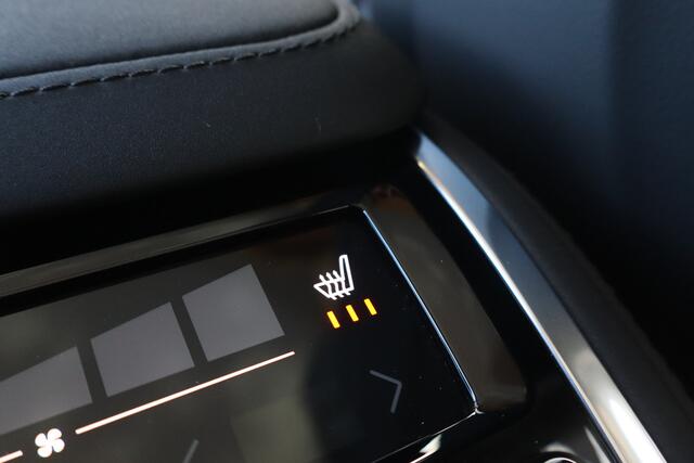 Volvo XC90 2.0 T8 PHEV AWD Ultra Black Edition Bow&Wilk I Luchtvering I Elek.Trek. I HUD