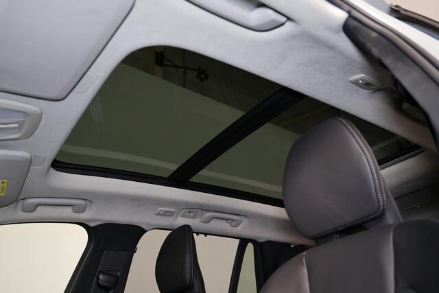 Volvo XC90 T8 Recharge AWD Ultra Dark - Luchtvering - Panorama/schuifdak - IntelliSafe Assist & Surround - 360º Camera - Bowers & Wilkins audio - Adaptieve LED koplampen - Verwarmde voorstoelen, stuur & achterbank - Parkeersensoren voor & achter - Elektr. bedienb. v