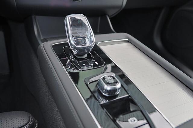 Volvo XC90 T8 Recharge AWD Ultra Dark - Luchtvering - Panorama/schuifdak - IntelliSafe Assist & Surround - 360º Camera - Bowers & Wilkins audio - Verwarmde voorstoelen, stuur & achterbank - Parkeersensoren voor & achter - Elektr. bedienb. voorstoelen met geheugen - 