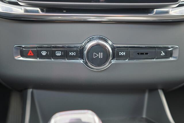 Volvo XC90 T8 Recharge AWD Ultra Black Ed. Exec. - Luchtvering - Panorama/schuifdak - IntelliSafe Assist & Surround - 360º Camera - Bowers & Wilkins audio - Adaptieve LED koplampen - Verwarmde voorstoelen, stuur & achterbank - Parkeersensoren voor & achter - Elektr.