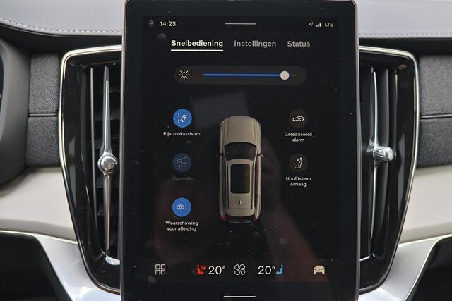 Volvo XC90 T8 Recharge AWD Ultra Dark Exec. Ed. - Luchtvering - Panorama/schuifdak - IntelliSafe Assist & Surround - 360º Camera - Bowers & Wilkins audio - Adaptieve LED koplampen - Verwarmde voorstoelen, stuur & achterbank - Parkeersensoren voor & achter - Elektr. 