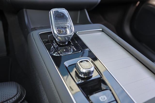 Volvo XC90 T8 Recharge AWD Ultra Black Ed. Exec. - Luchtvering - Panorama/schuifdak - IntelliSafe Assist & Surround - 360º Camera - Bowers & Wilkins audio - Adaptieve LED koplampen - Verwarmde voorstoelen, stuur & achterbank - Parkeersensoren voor & achter - Elektr.