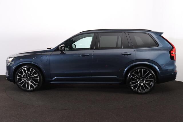 Volvo XC90 T8 Recharge AWD Ultra Dark Exec. Ed. - Luchtvering - Panorama/schuifdak - IntelliSafe Assist & Surround - 360º Camera - Bowers & Wilkins audio - Adaptieve LED koplampen - Verwarmde voorstoelen, stuur & achterbank - Parkeersensoren voor & achter - Elektr. 
