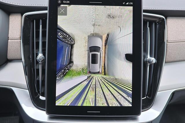 Volvo XC90 T8 Recharge AWD Ultra Dark Exec. Ed. - Luchtvering - Panorama/schuifdak - IntelliSafe Assist & Surround - 360º Camera - Bowers & Wilkins audio - Adaptieve LED koplampen - Verwarmde voorstoelen, stuur & achterbank - Parkeersensoren voor & achter - Elektr. 