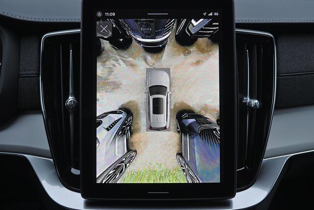 Volvo XC90 T8 Recharge AWD Black Edition Ultra Dark Exec. Ed. - Luchtvering - Panorama/schuifdak - IntelliSafe Assist & Surround - 360º Camera - Bowers & Wilkins audio - Adaptieve LED koplampen - Verwarmde voorstoelen, stuur & achterbank - Parkeersensoren voor & ach