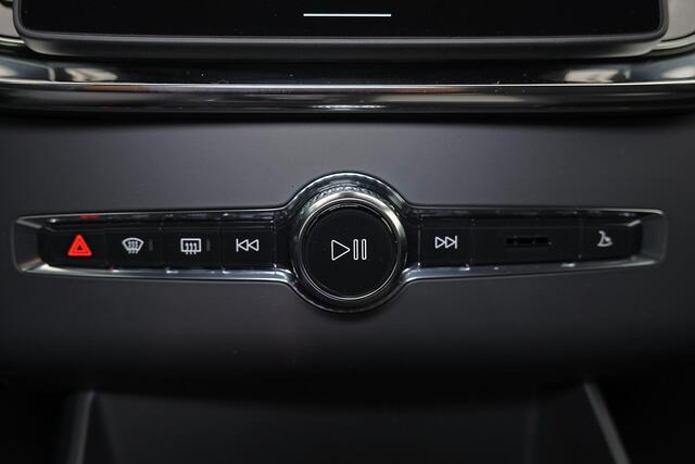 Volvo XC90 T8 Recharge AWD Black Edition Ultra Dark Exec. Ed. - Luchtvering - Panorama/schuifdak - IntelliSafe Assist & Surround - 360º Camera - Bowers & Wilkins audio - Adaptieve LED koplampen - Verwarmde voorstoelen, stuur & achterbank - Parkeersensoren voor & ach