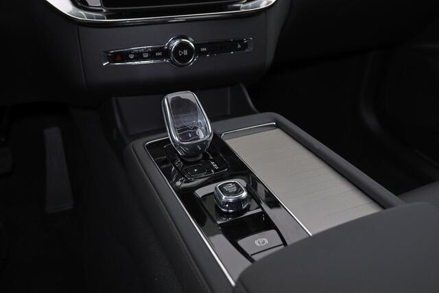 Volvo XC90 T8 Recharge AWD Black Edition Ultra Dark Exec. Ed. - Luchtvering - Panorama/schuifdak - IntelliSafe Assist & Surround - 360º Camera - Bowers & Wilkins audio - Adaptieve LED koplampen - Verwarmde voorstoelen, stuur & achterbank - Parkeersensoren voor & ach