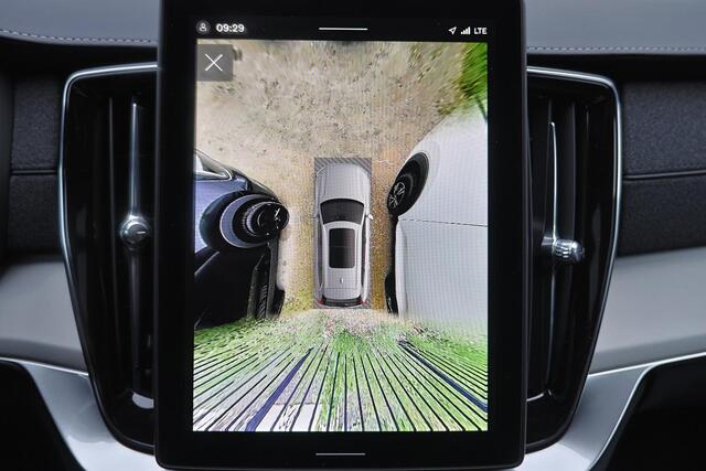Volvo XC90 T8 Recharge AWD Ultra Dark Exec. Ed. - Luchtvering - Panorama/schuifdak - IntelliSafe Assist & Surround - 360º Camera - Bowers & Wilkins audio - Adaptieve LED koplampen - Verwarmde voorstoelen, stuur & achterbank - Parkeersensoren voor & achter - Elektr. 
