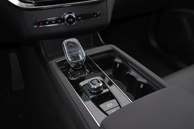 Volvo XC90 T8 Recharge AWD Ultra Dark Exec. Ed. - Luchtvering - Panorama/schuifdak - IntelliSafe Assist & Surround - 360º Camera - Bowers & Wilkins audio - Adaptieve LED koplampen - Verwarmde voorstoelen, stuur & achterbank - Parkeersensoren voor & achter - Elektr. 