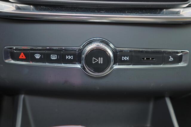 Volvo XC90 T8 Recharge AWD Plus Dark - Luchtvering - Panorama/schuifdak - IntelliSafe Assist & Surround - 360º Camera - Bowers & Wilkins audio - Adaptieve LED koplampen - Verwarmde voorstoelen, stuur & achterbank - Parkeersensoren voor & achter - Elektr. bedienb. vo