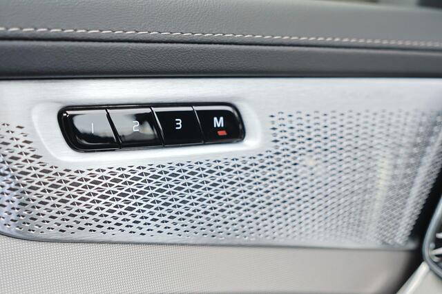 Volvo XC90 T8 Recharge AWD Ultra Black Ed. Exec. - Luchtvering - Panorama/schuifdak - IntelliSafe Assist & Surround - 360º Camera - Bowers & Wilkins audio - Adaptieve LED koplampen - Verwarmde voorstoelen, stuur & achterbank - Parkeersensoren voor & achter - Elektr.