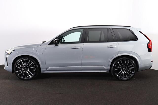 Volvo XC90 T8 Recharge AWD Ultra Dark Exec. Ed. - Luchtvering - Panorama/schuifdak - IntelliSafe Assist & Surround - 360º Camera - Bowers & Wilkins audio - Adaptieve LED koplampen - Verwarmde voorstoelen, stuur & achterbank - Parkeersensoren voor & achter - Elektr.