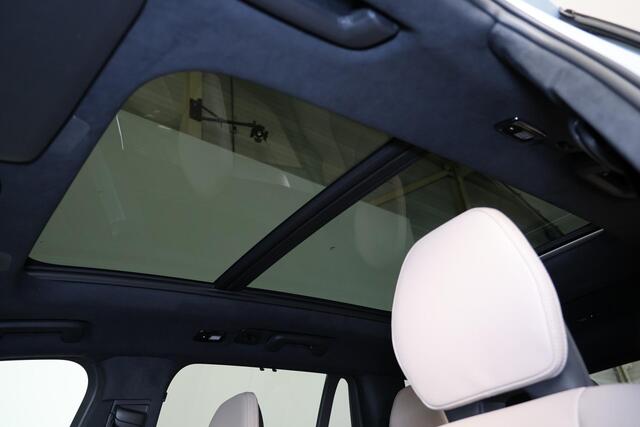 Volvo XC90 T8 Recharge AWD Ultra Dark Exec. Ed. - Luchtvering - Panorama/schuifdak - IntelliSafe Assist & Surround - 360º Camera - Bowers & Wilkins audio - Adaptieve LED koplampen - Verwarmde voorstoelen, stuur & achterbank - Parkeersensoren voor & achter - Elektr.
