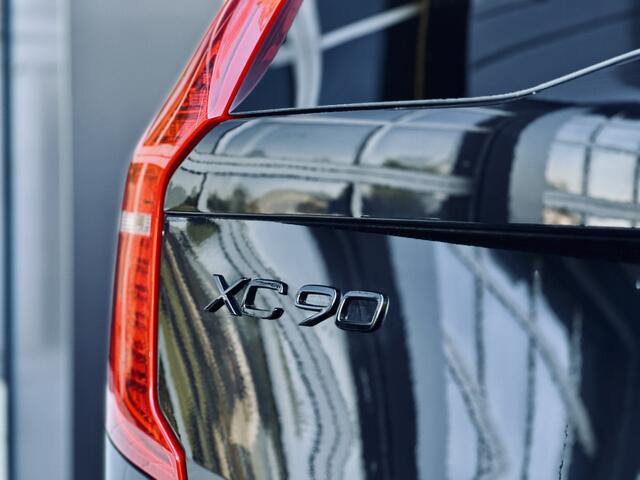 Volvo XC90 2.0 T8 Recharge | AWD | Black Edition | 7-zits | Leer | Trekhaak | 21" wielen | Adapt Cruise | Winterpakket | Marge