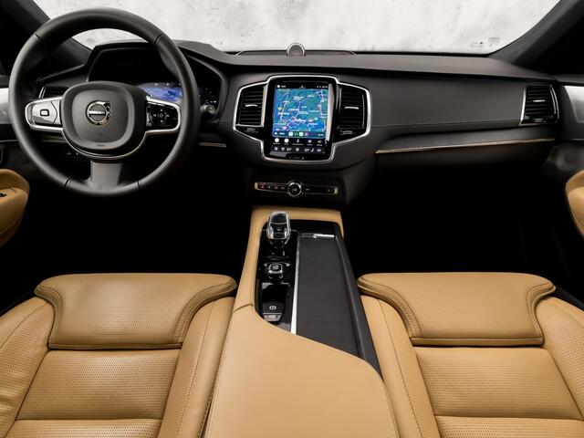 Volvo XC90 2.0 T8 Recharge AWD Plus Bright 7 Persoons 456Pk Automaat (ULTIMATE DARK, PANORAMADAK, LUCHTVERING, BOWERS&WILKINS, ALCANTARA HEMELBEKLEDING, HEAD-UP DISPLY, MEMORY SEATS, 360 CAMERA, STOELVENTILATIE, TREKHAAK, NIEUWSTAAT)