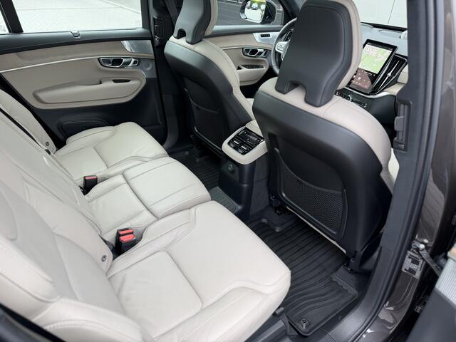 Volvo XC90 T8 Plug-in hybrid AWD Ultra Dark | Panorama | Luchtvering | B&W | Massage + Ventilatie | Alcantara hemel