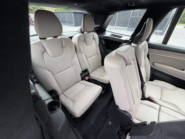 Volvo XC90 T8 Plug-in hybrid AWD Ultra Dark | Panorama | Luchtvering | B&W | Massage + Ventilatie | Alcantara hemel