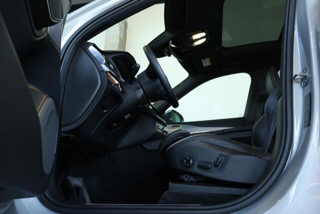 Volvo XC90 T8 Recharge AWD Ultimate Dark | Luchtvering | Bowers & Wilkins Premium Audio | Google Infotainment | 22" Lichtmetalen velgen | 360° Parkeercamera | Parkeersensoren voor + achter |