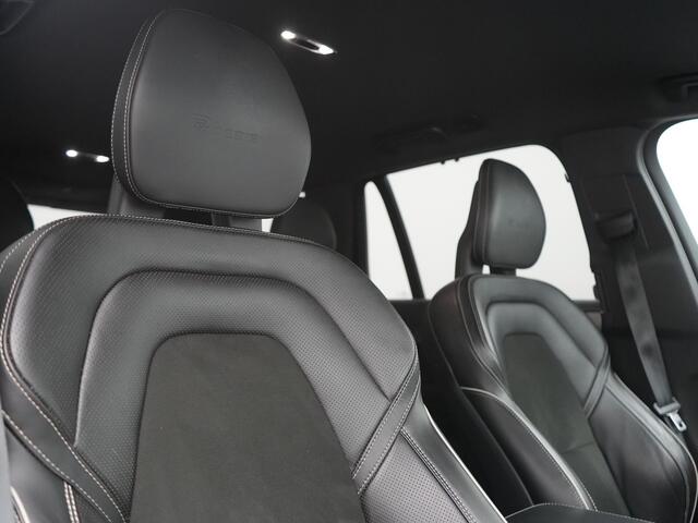 Volvo XC90 T8 Twin Engine AWD R-Design 7 Persoons PHEV 392pk Dealer O.H | Trekhaak Af Fabriek | Adaptive Cruise | Harman / Kardon | Lederen Sportstoelen Memory & Verwarmd | Apple Carplay | Navigatie | Virtual | DAB | 20"L.M | Plug In Hybrid |