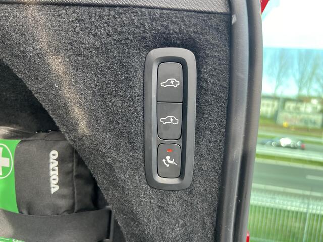 Volvo XC90 2.0 T8 Recharge AWD R-Design Hybrid, Automaat, Luchtvering, Panoramadak, Bowers&Wilkins audio, 22 inch wielen, Lederen sportstoelen, Stoelverwarming, Stuurverwarming, Trekhaak semi elektrisch inklapbaar, Parkeerverwarming, Dubbel glas, Extra getint glas