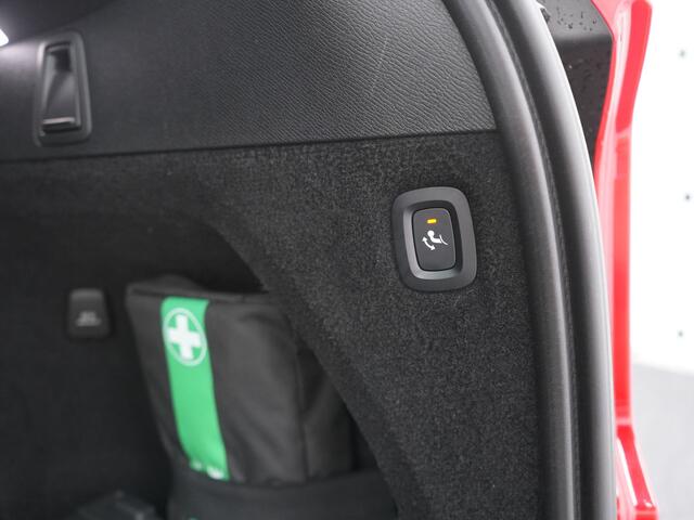 Volvo XC90 T8 Recharge AWD Ultimate Dark 7 Persoons 456pk PHEV LONG RANGE Dealer O.H | Trekhaak af Fabriek | Bowers & Wilkins | Panodak | 22"L.M | Adaptive Cruise | Head Up | Alcantara Hemel | Pilot Assist | Google Maps | Keyless |