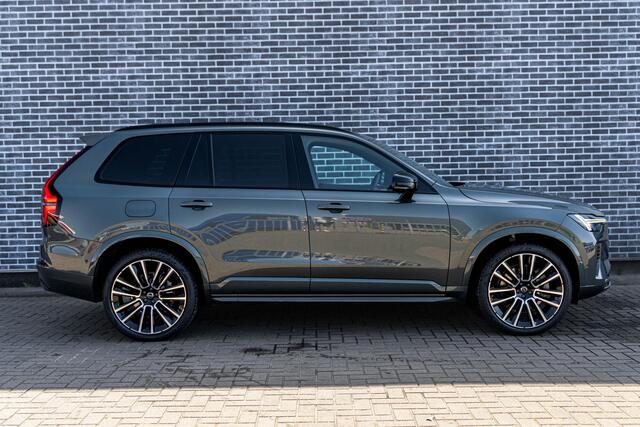 Volvo XC90 T8 Plug-in hybrid AWD Ultra Black Ed. Exec. | Google | Long Range | Panoramadak | Bowers & Wilkins Audio | Massagefunctie | Keyless | Luchtvering | Stoelverwarming & Ventilatie | Head-Up Display | Getint Glas | Elek. Achterklep | Stuurverwarming | Memory 