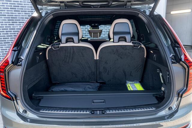Volvo XC90 T8 Plug-in hybrid AWD Ultra Black Ed. Exec. | Google | Long Range | Panoramadak | Bowers & Wilkins Audio | Massagefunctie | Keyless | Luchtvering | Stoelverwarming & Ventilatie | Head-Up Display | Getint Glas | Elek. Achterklep | Stuurverwarming | Memory 