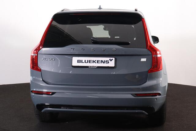 Volvo XC90 T8 Recharge AWD R-Design - Panorama/schuifdak - IntelliSafe Assist & Surround - 360º Camera - Harman/Kardon audio - Adaptieve LED koplampen - Verwarmde voorstoelen, stuur & achterbank - Parkeersensoren voor & achter - Elektr. bedienb. voorstoelen met gehe