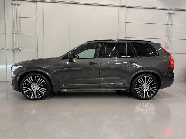 Volvo XC90 T8 Recharge AWD R-Design 49.000km/PANO/LUCHTVERING/TREKHAAK/22"/HEAD-UP/H&K/LEER-ALCANTARA R-DESIGN SP. STOELEN/MEMORY/ACC/PILOT-ASSIST/PINE-GREY/NET OH BEURT GEHAD BIJ VOLVO