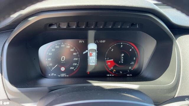 Volvo XC90 2.0 D5 AWD Momentum 7PERS / BOWERS & WILKINS / PANORAMADAK / STOELVERW / STUURVERW / KEYLESS / NAVI / FULL LED / CLIMA / NL-AUTO