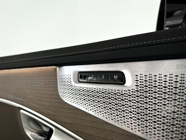 Volvo XC90 T8 Plug-in hybrid AWD Ultra Dark | Panoramadak | 360° camera | Bowers & Wilkins | Luchtvering | Stoelventilatie | Head-up Display | Trekhaak